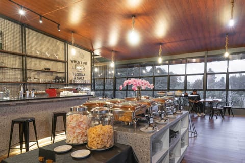 Free daily buffet breakfast