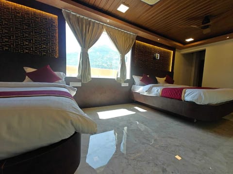 Hypo-allergenic bedding, free WiFi, bed sheets