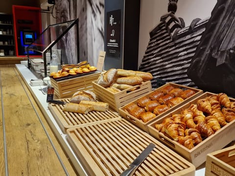 Daily buffet breakfast (EUR 13.90 per person)