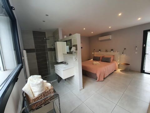 Comfort Double Room (Valeriane) | In-room safe, free WiFi