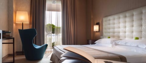 Minibar, in-room safe, desk, laptop workspace