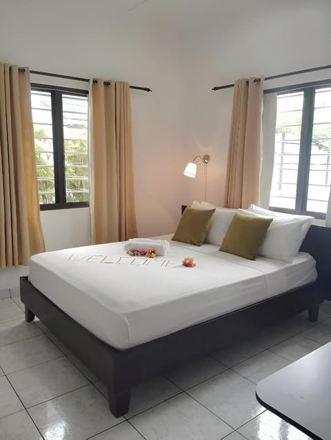 Deluxe Apartment, 2 Bedrooms | Blackout drapes, iron/ironing board, WiFi (free), bed sheets