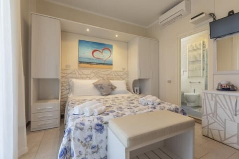 In-room safe, free WiFi