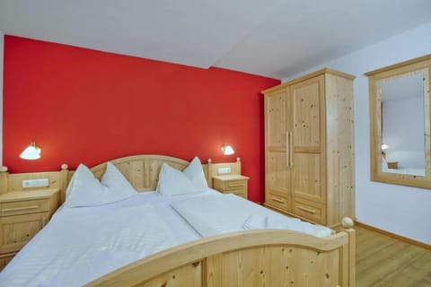 House | 7 bedrooms, bed sheets