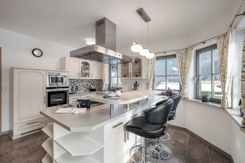 Traditional Chalet, Mountain View | Private kitchen | Electric kettle, toaster