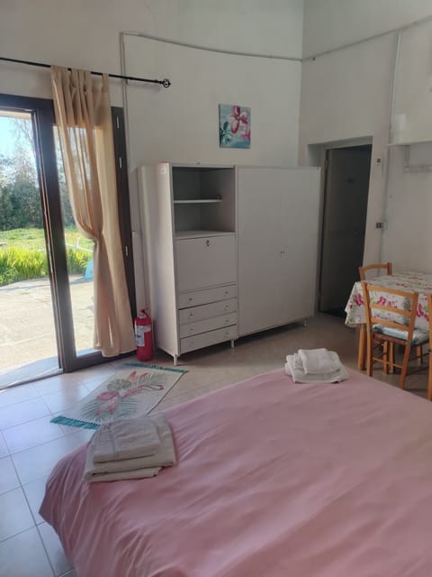 Comfort Triple Room, Garden View | Blackout drapes, iron/ironing board