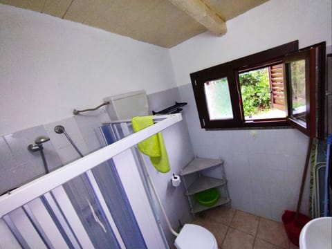 Comfort Triple Room, Garden View | Bathroom | Hair dryer, towels