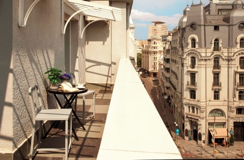 Suite, 1 King Bed, Balcony | Balcony view