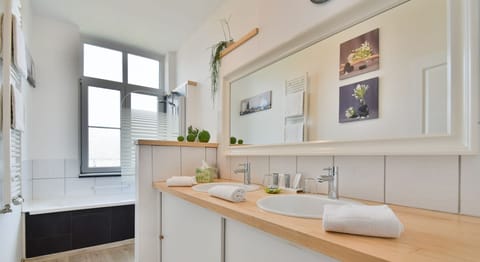 Executive Double Room, Garden View | Bathroom | Hair dryer, towels, soap, shampoo