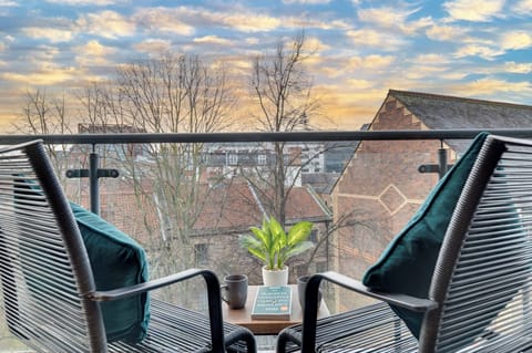 Comfort Apartment | Living area | Flat-screen TV