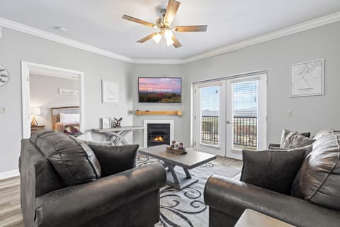 Deluxe Condo, 1 Bedroom, Mountain View | Living room | 55-inch TV with cable channels, fireplace