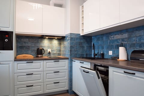 Comfort Apartment, Balcony | Private kitchenette | Electric kettle, toaster