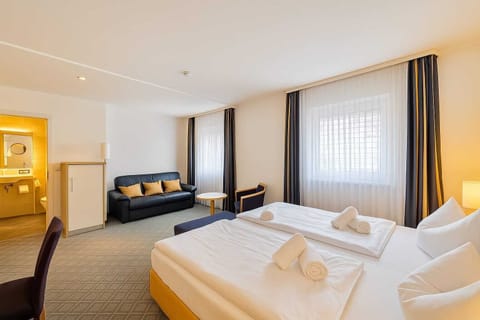 Deluxe Double Room | Hypo-allergenic bedding, desk, laptop workspace, soundproofing