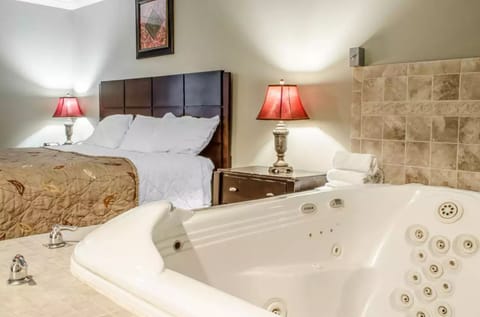 Suite, 1 King Bed, Accessible, Smoking | WiFi (free), bed sheets