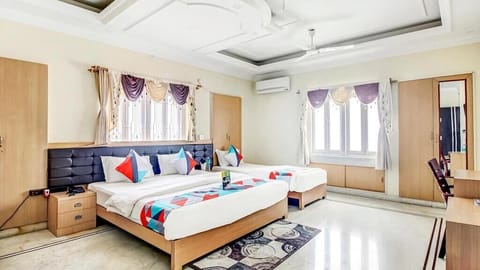 Deluxe Double Room, City View | Desk, laptop workspace, iron/ironing board, free WiFi
