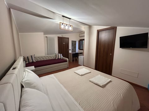 Comfort Double or Twin Room | Desk, blackout drapes, iron/ironing board, free WiFi