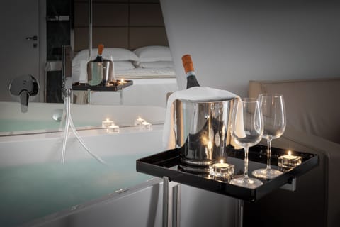 Private spa tub