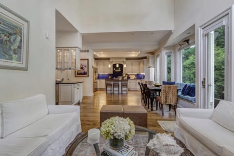 House, Multiple Beds, Patio, Garden View | Living area | Fireplace