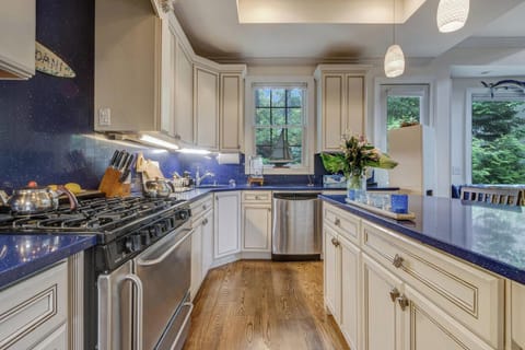 House, Multiple Beds, Patio, Garden View | Private kitchen | Coffee/tea maker