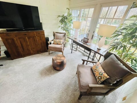 House, Multiple Beds, Patio, Garden View | Living area