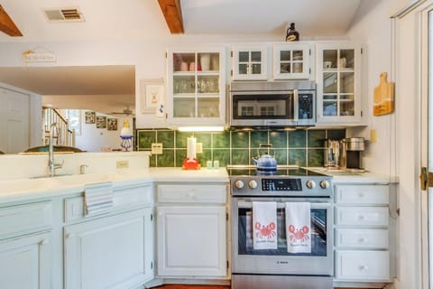 House, Multiple Beds, Balcony, Garden View | Private kitchen | Coffee/tea maker