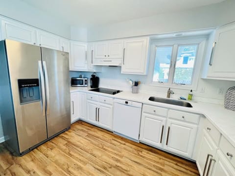 House, Multiple Beds, Patio, Garden View | Private kitchen | Coffee/tea maker