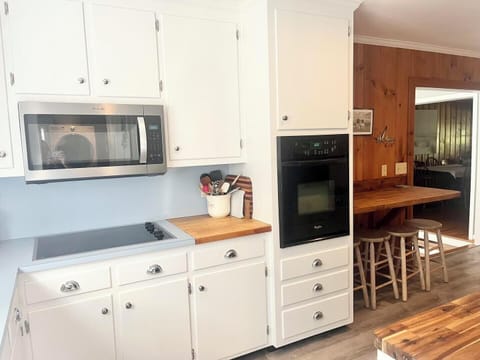 Cottage, Multiple Beds, Patio, Garden View | Private kitchen | Coffee/tea maker