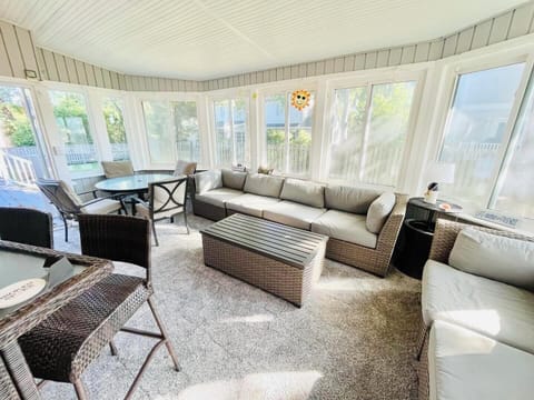 House, Multiple Beds, Kitchen, Garden View | Living area