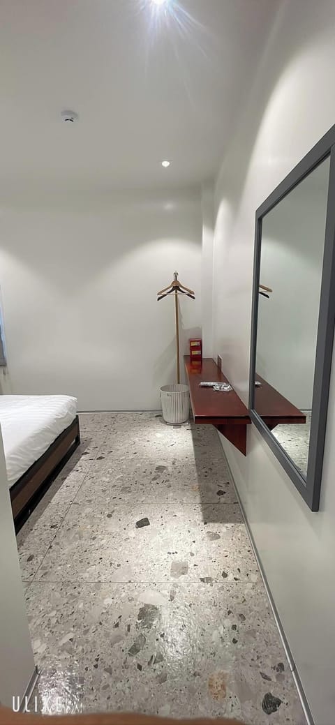 Desk, laptop workspace, WiFi (free)
