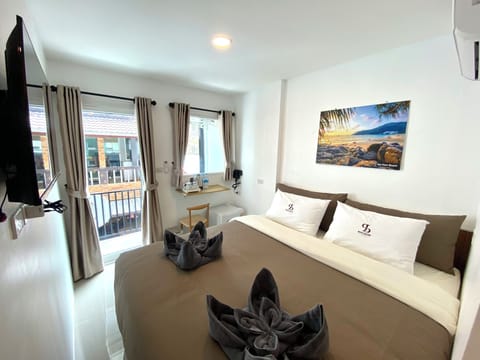 In-room safe, desk, laptop workspace, WiFi (free)