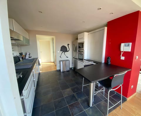 Free daily self-serve breakfast