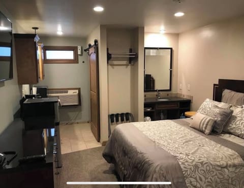 Desk, laptop workspace, free WiFi, bed sheets