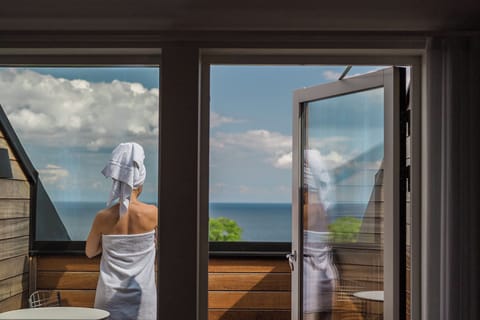 Double or Twin Room, Balcony, Sea View | Hypo-allergenic bedding, individually decorated, individually furnished