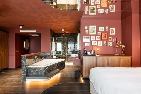 Red Light Suite | Blackout drapes, free WiFi, bed sheets