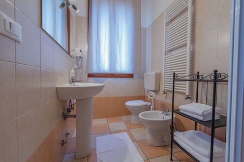 Classic Triple Room, Non Smoking, Private Bathroom | Bathroom | Shower, hair dryer, towels, soap
