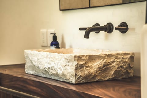 Casita Armadillo | Bathroom | Shower, eco-friendly toiletries, towels, soap