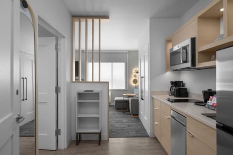 Premium bedding, desk, iron/ironing board, free WiFi