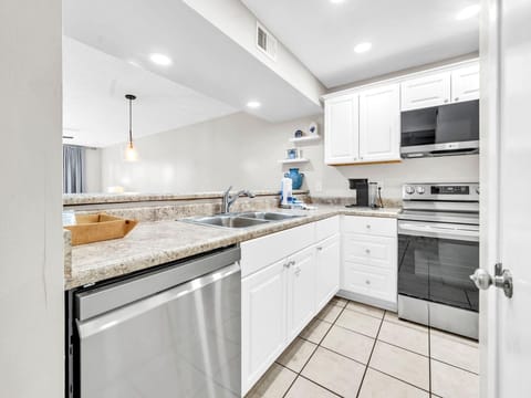 Condo, Multiple Beds (Edgewater Golf Villa 3204) | Private kitchen