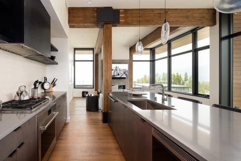 Condo, 3 Bedrooms | Private kitchen | Coffee/tea maker