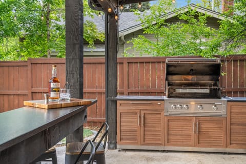 House, Multiple Beds, Patio, Garden View (829 Smith Street) | Property grounds