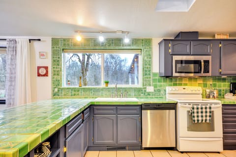 House (2 Bedrooms) | Interior