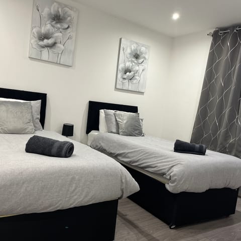 Apartment | 2 bedrooms, iron/ironing board, free WiFi, bed sheets