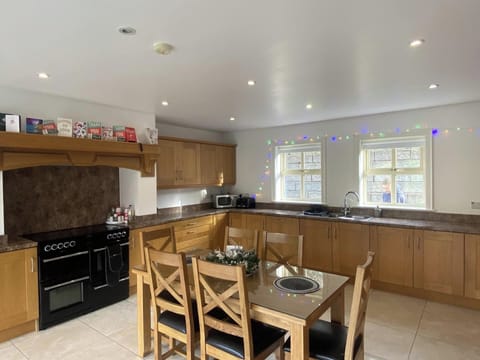 House | Private kitchen | Fridge, microwave, oven, stovetop