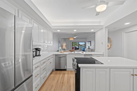 Condo, Multiple Beds (Shipwatch Riverside E104) | Private kitchen | Oven, toaster