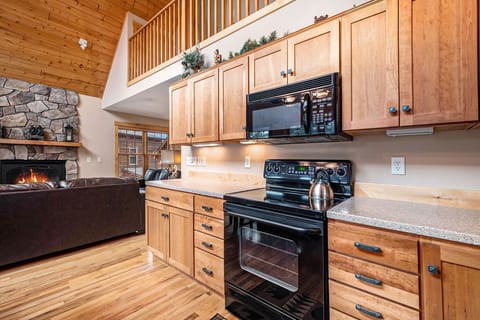 Condo, 2 Bedrooms | Private kitchen | Fridge, oven, coffee/tea maker, toaster