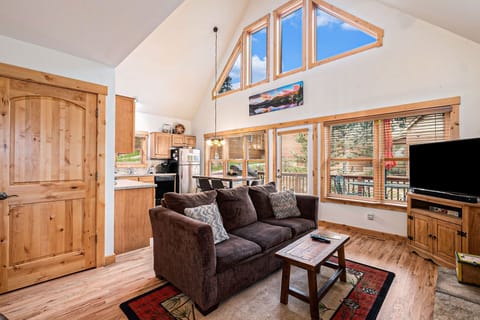 Condo, 2 Bedrooms | Living area