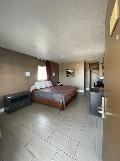 Economy Single Room, 1 Bedroom | Blackout drapes, soundproofing, free WiFi, bed sheets