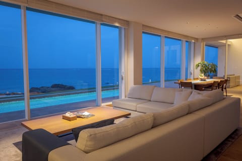 80-inch LCD TV with cable channels, Netflix, books