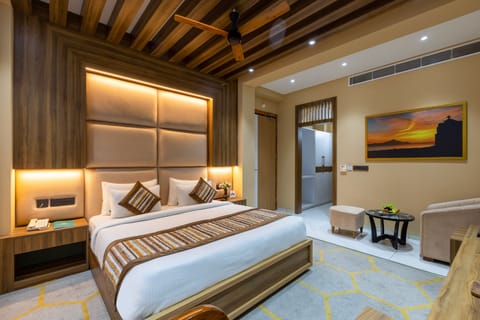Premium Room | Egyptian cotton sheets, premium bedding, memory foam beds, desk