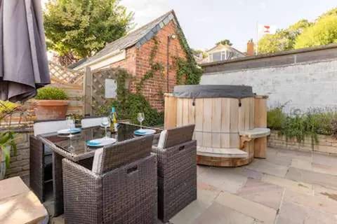 Apartment | Outdoor dining